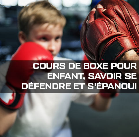 jeuen garcon qui apprend la boxe
