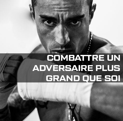 Jeune homme en position de combat