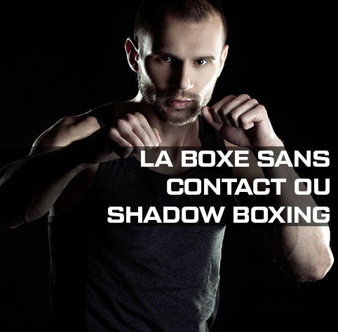 Jeune homme pratiquant le shadow boxing