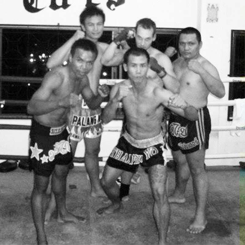Personal trainer et entraïneur de Muay Thai, le coach 8limbs